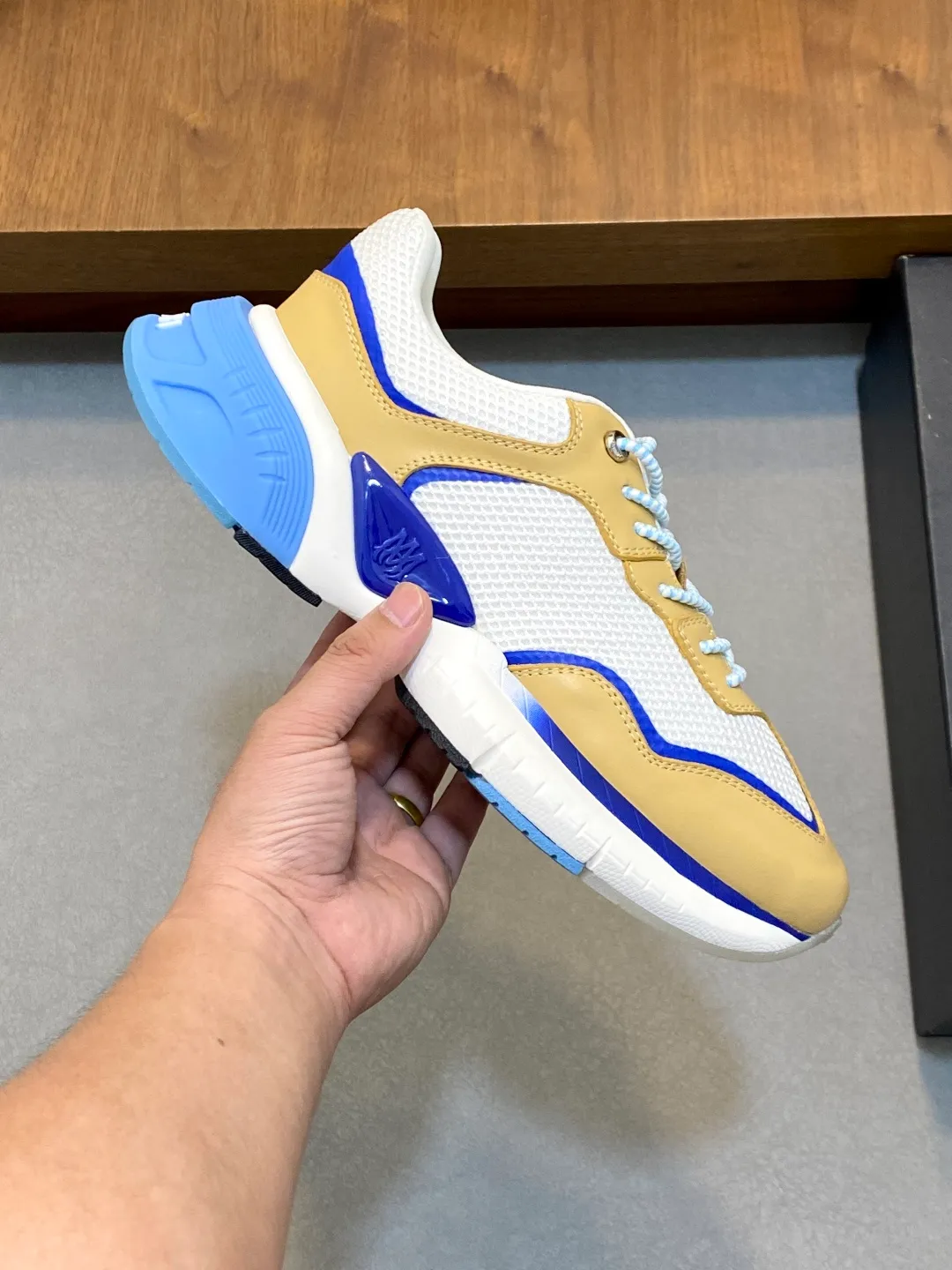 Men's shoes 💰740 AMIRI's new men's casual sports shoes, made of first-layer cowhide leather uppers and spliced ​​with original breathable mesh, rich in three-dimensionality, contrasting color design, simple style, fashionable and sporty, breathable mesh lining, original ultra-light outsole, a must-have item for daily leisure! Size: 38-45 (38, 45 customized)